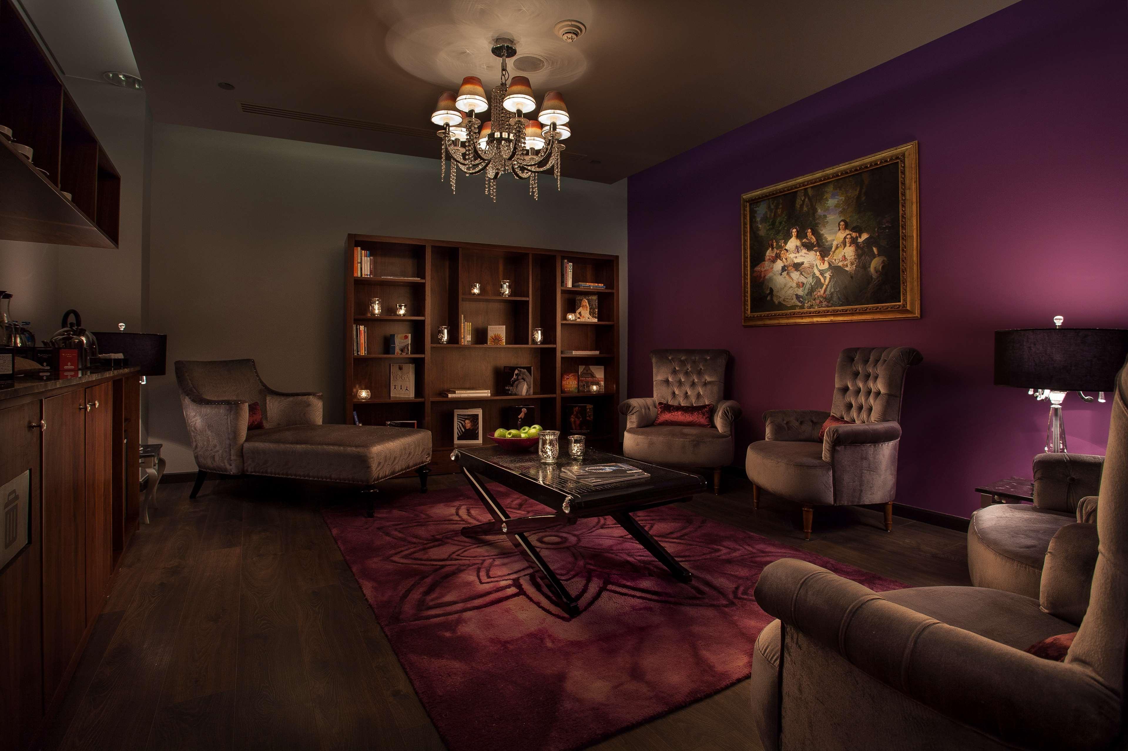 Royal Maxim Palace Kempinski Каїр Екстер'єр фото The interior of the 2012-built, 10-room, 10,000-square-foot (930 m2) spa at The Ritz-Carlton, Boston