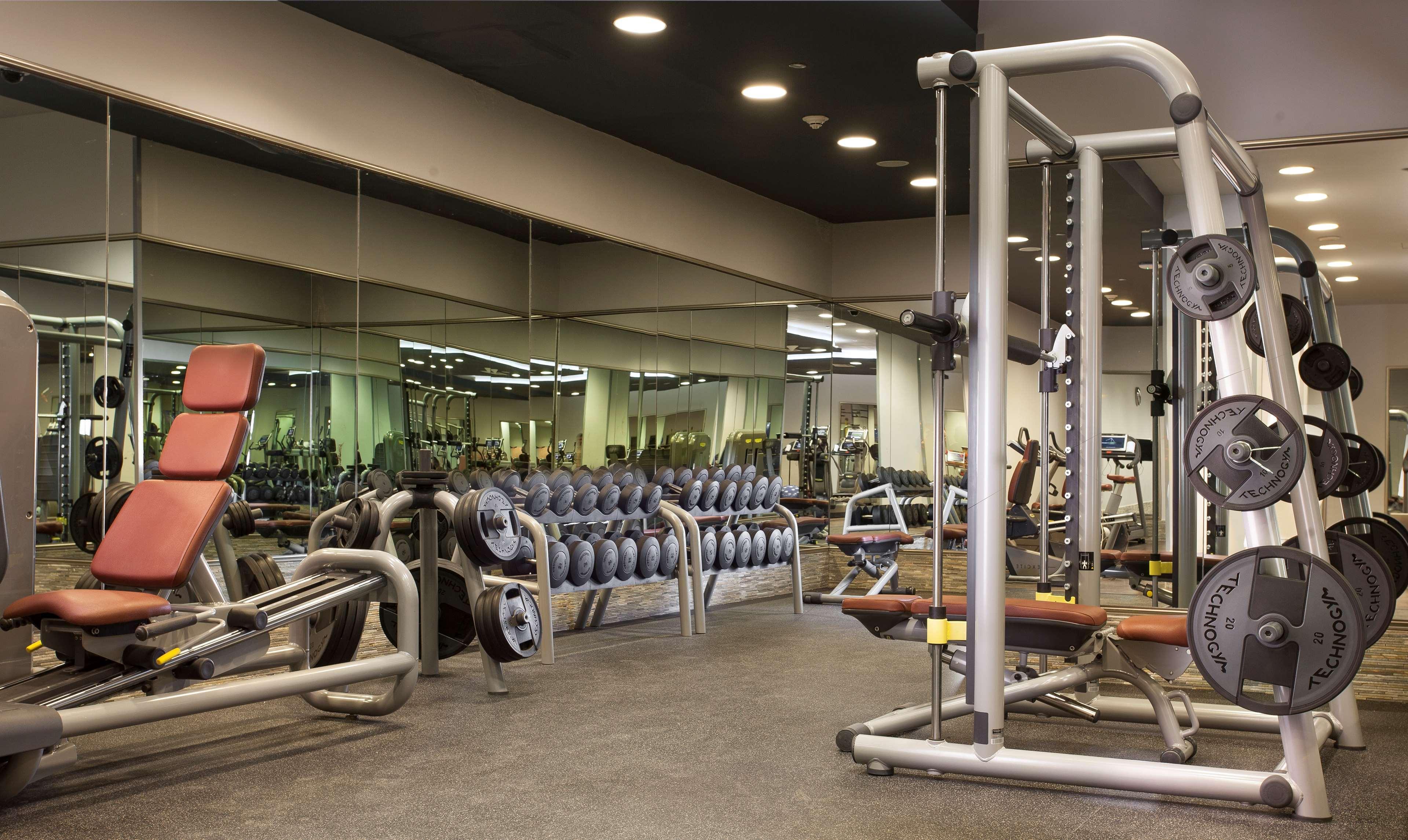 Royal Maxim Palace Kempinski Каїр Екстер'єр фото The gym at the hotel