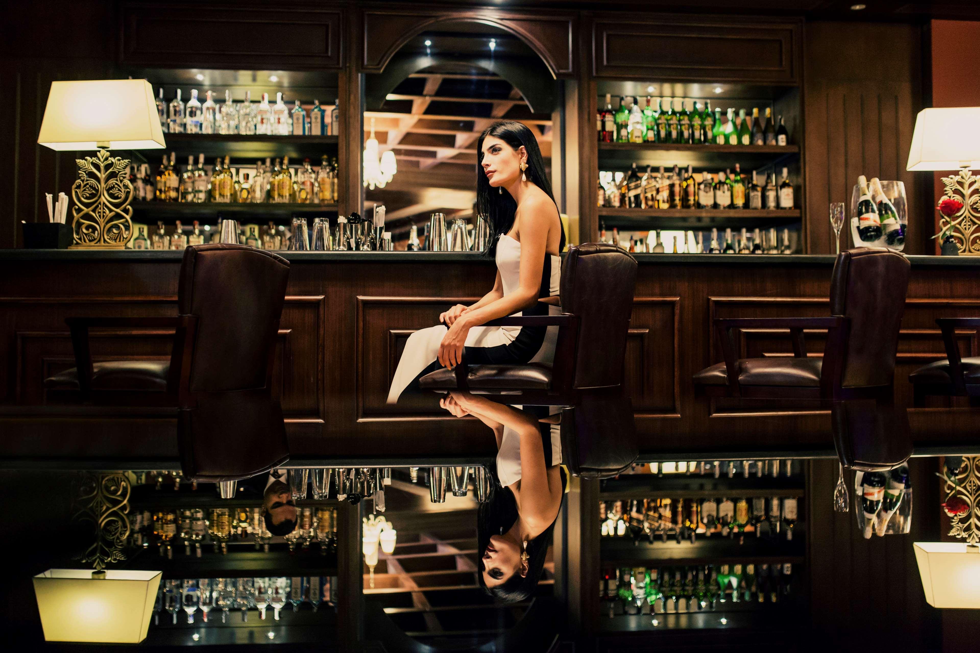 Royal Maxim Palace Kempinski Каїр Екстер'єр фото The bar at the St. Regis New York